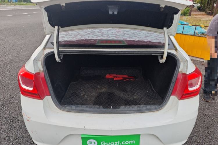 Used Chevrolet Cruze 2015 1.5L Classic SE MT Trunk