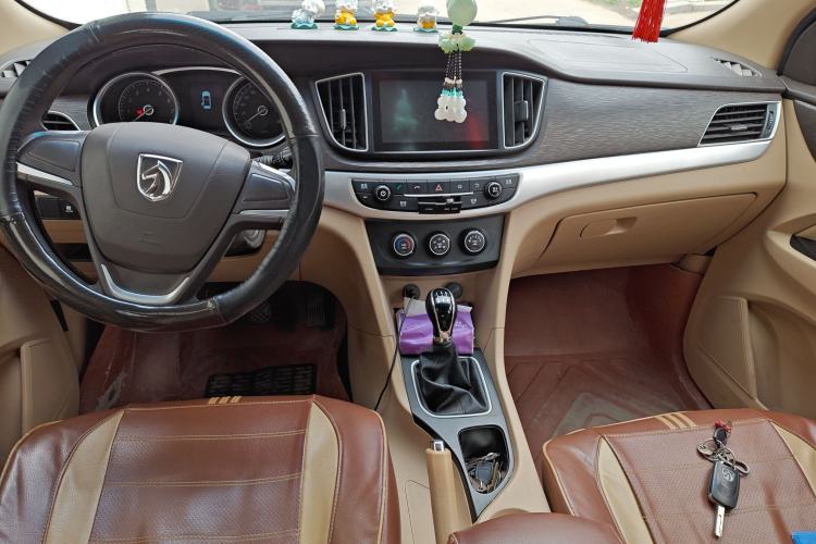 Used Baojun 730 2016 Revised 1.5L Manual Standard Version 7 Seats China V Emission Standard
