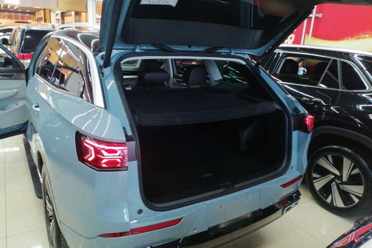 Used Volkswagen Tavendor 2023 380TSI Four-Wheel Drive R-Line Cruise Edition Trunk