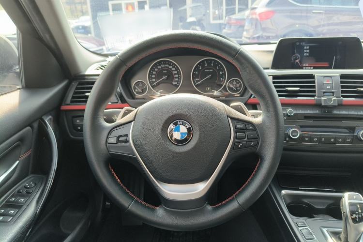 Used BMW 3 Series 2015 320i Sport Design Package
