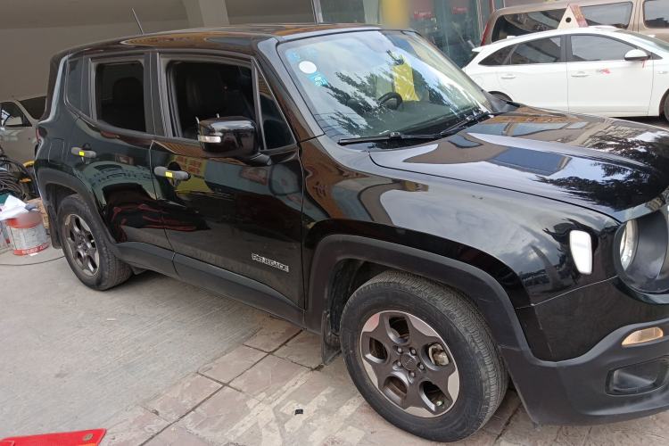 Used Jeep Renegade 2016 1.4T Automatic Kinetic Edition Front Right 45 Deg