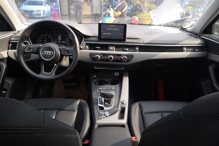 Used Audi A4L 2017 Plus 40 TFSI Ambition Model
