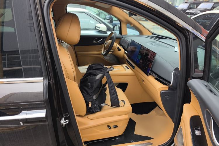 Used VOYAH Dream 2025 PHEV Four-Wheel-Drive Flagship Kunpeng Edition Right Front Seat