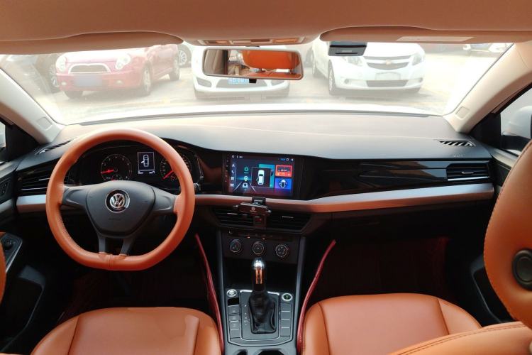 Used Volkswagen Bora 2020 1.5L Automatic Fashion Edition Center Console