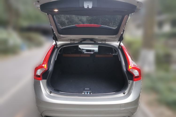Used Volvo V60 2016 T5 Zhiya Edition Trunk