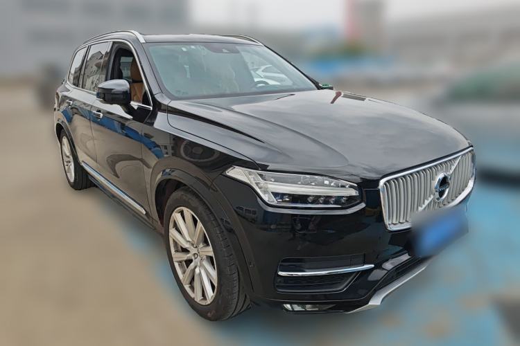 Used Volvo XC90 2018 T6 Prestige 7-Seater Front Right 45 Deg