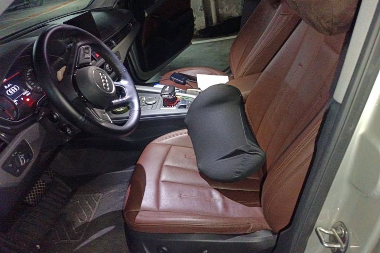 Used Audi A4L 2019 40 TFSI Ambition China VI Left Front Seat