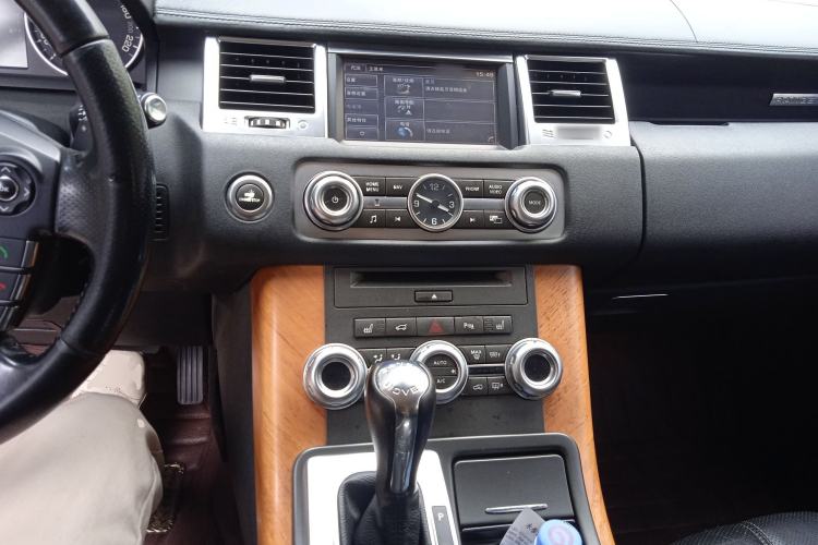 Used Land Rover Range Sport 2011 5.0 NA V8 HSE Center Console