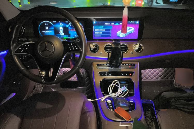 Used Mercedes-Benz E-Class New Energy 2022 Restyled E 350 e L Plug-in Hybrid Sedan Center Console