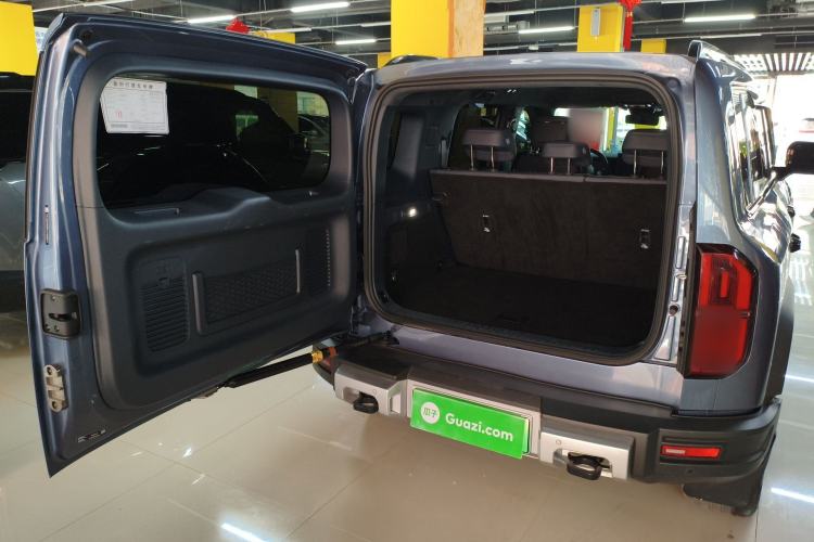 Used Formula Leopard 5 2023 Cloud Ride Flagship Edition
