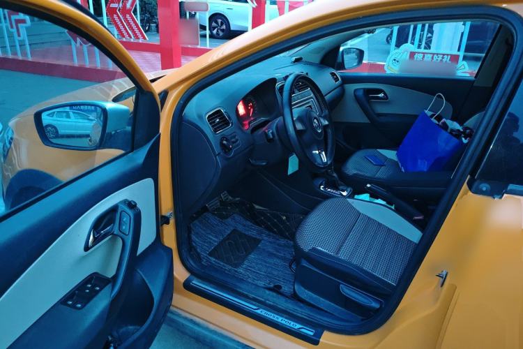 Used Volkswagen Polo 2012 1.6L Cross Polo Automatic Transmission Driver Seat