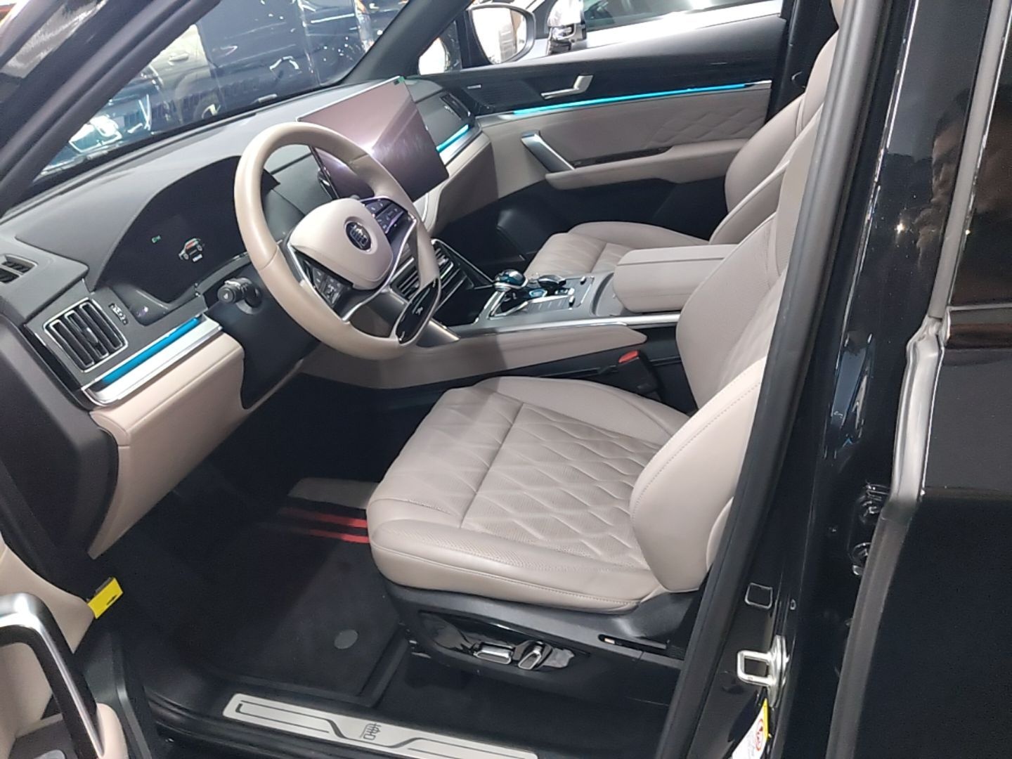 BYD Tang New Energy 2024 DM-i Glory Edition 112KM Prestige Model - Executive — снимка 17