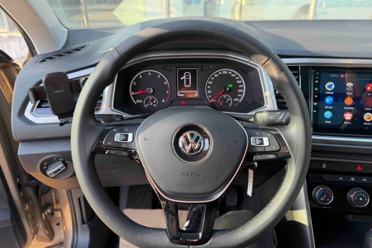 Used Volkswagen T-ROC 2018 230TSI DSG Two-Wheel Drive Advanced Version China VI Standard Steering Wheel