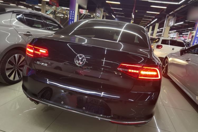 Used Volkswagen Magotan 2018 330TSI DSG Advanced Model Rear