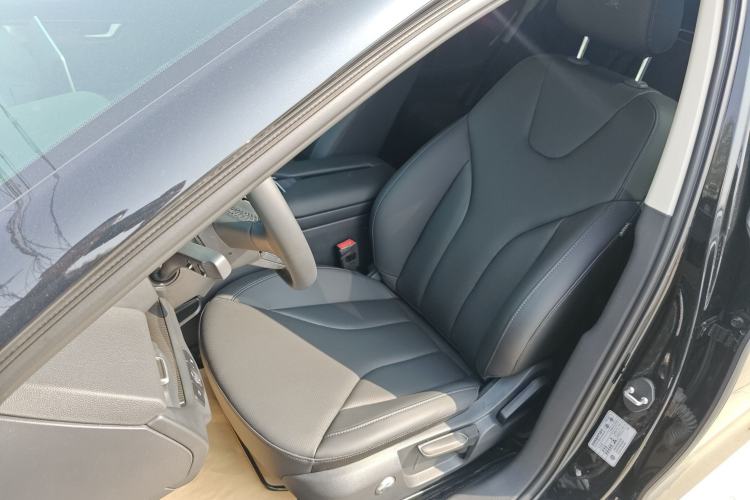 Used Hongqi E-QM5 2022 431 km Charge & Enjoy Edition Left Front Seat