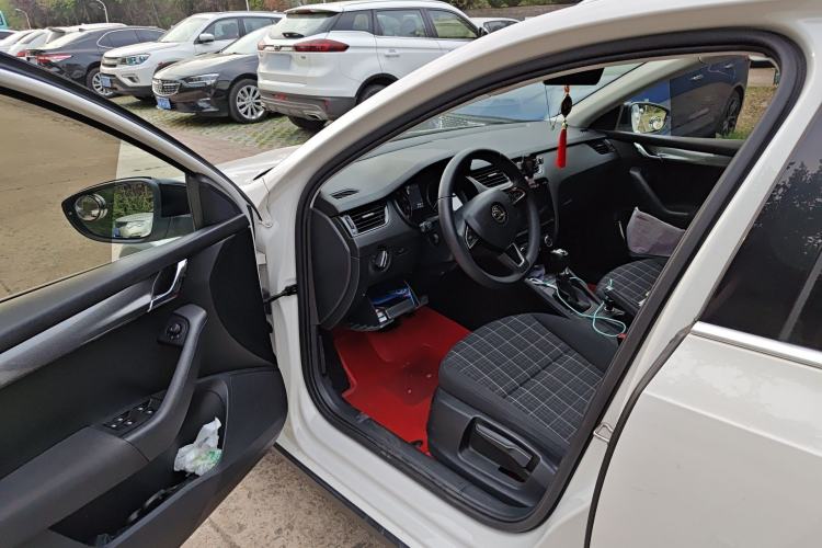 Used Skoda Octavia 2019 Station Wagon TSI230 DSG Comfort Edition China VI Standard Driver Seat