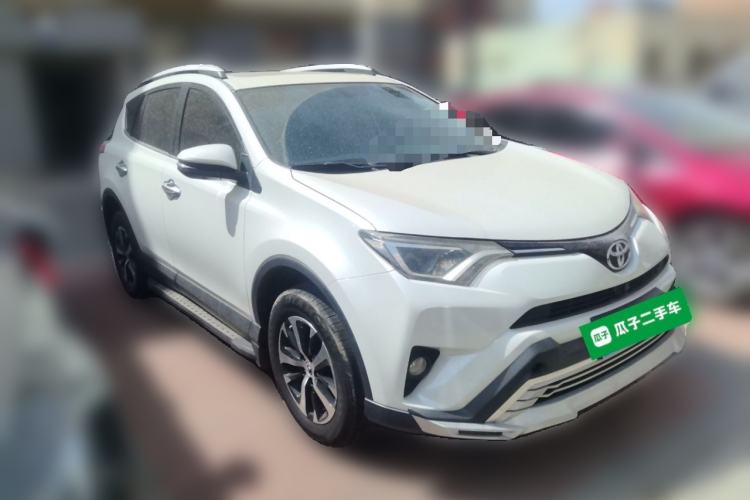 Used Toyota RAV4 2016 2.0L CVT Two-Wheel Drive Fashion Edition China V Standard Front Right 45 Deg