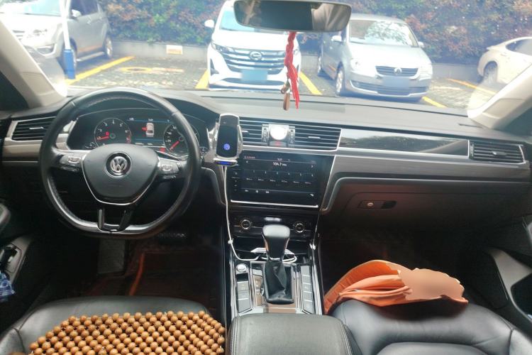 Used Volkswagen Phideon 2018 Revised Version 380TSI Two-Wheel Drive Luxury Edition Center Console