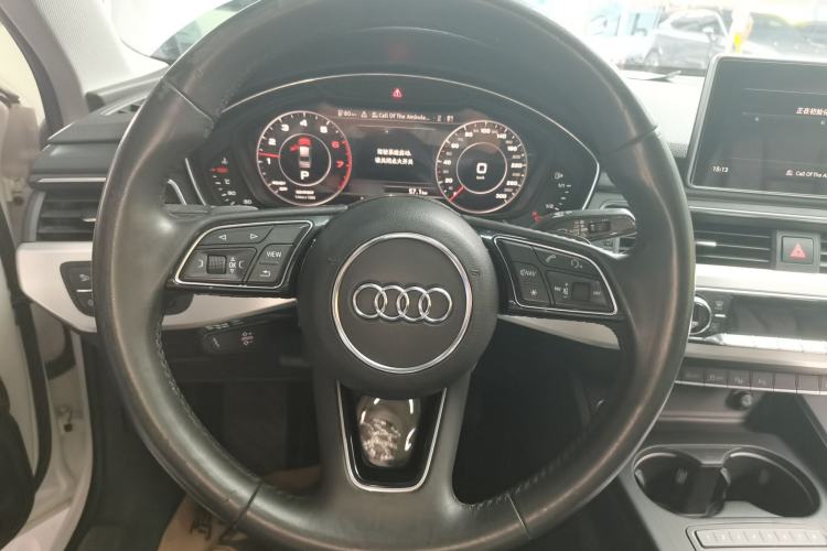 Used Audi A4L 2019 40 TFSI Fashion Edition China VI Emission Standard Steering Wheel