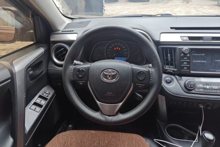 Used Toyota RAV4 2016 2.0L CVT Two-Wheel Drive Comfort Edition China V Standard
