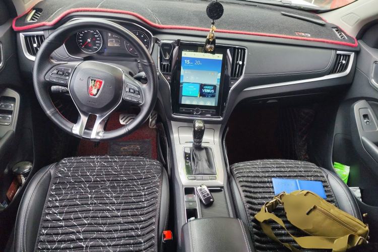 Used Roewe RX5 2016 20T Two-Wheel Drive Automatic Internet Smart Edition Center Console