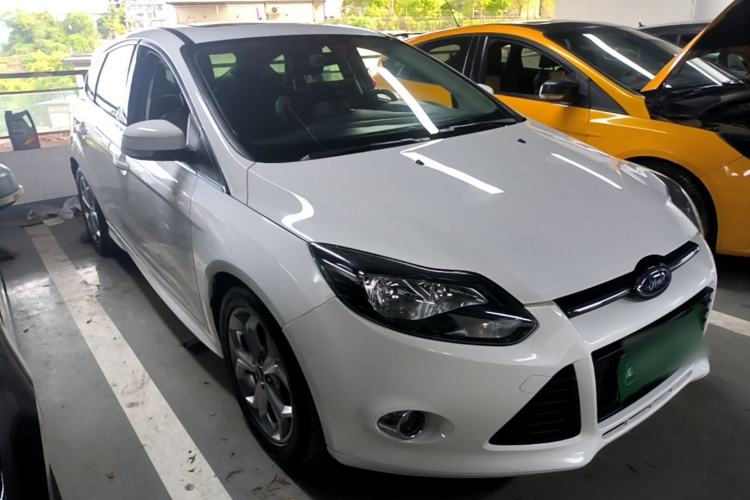 Ford Focus 2012 Hatchback 2.0L Manual Luxury Sport Model usado
