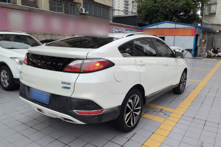 Used Venucia T90 2018 2.0L CVT Smart Connect Luxury Edition China V Standard
