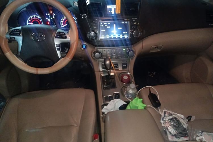 Used Toyota Highlander 2012 2.7L Two-Wheel Drive 7-Seater Luxury Edition
