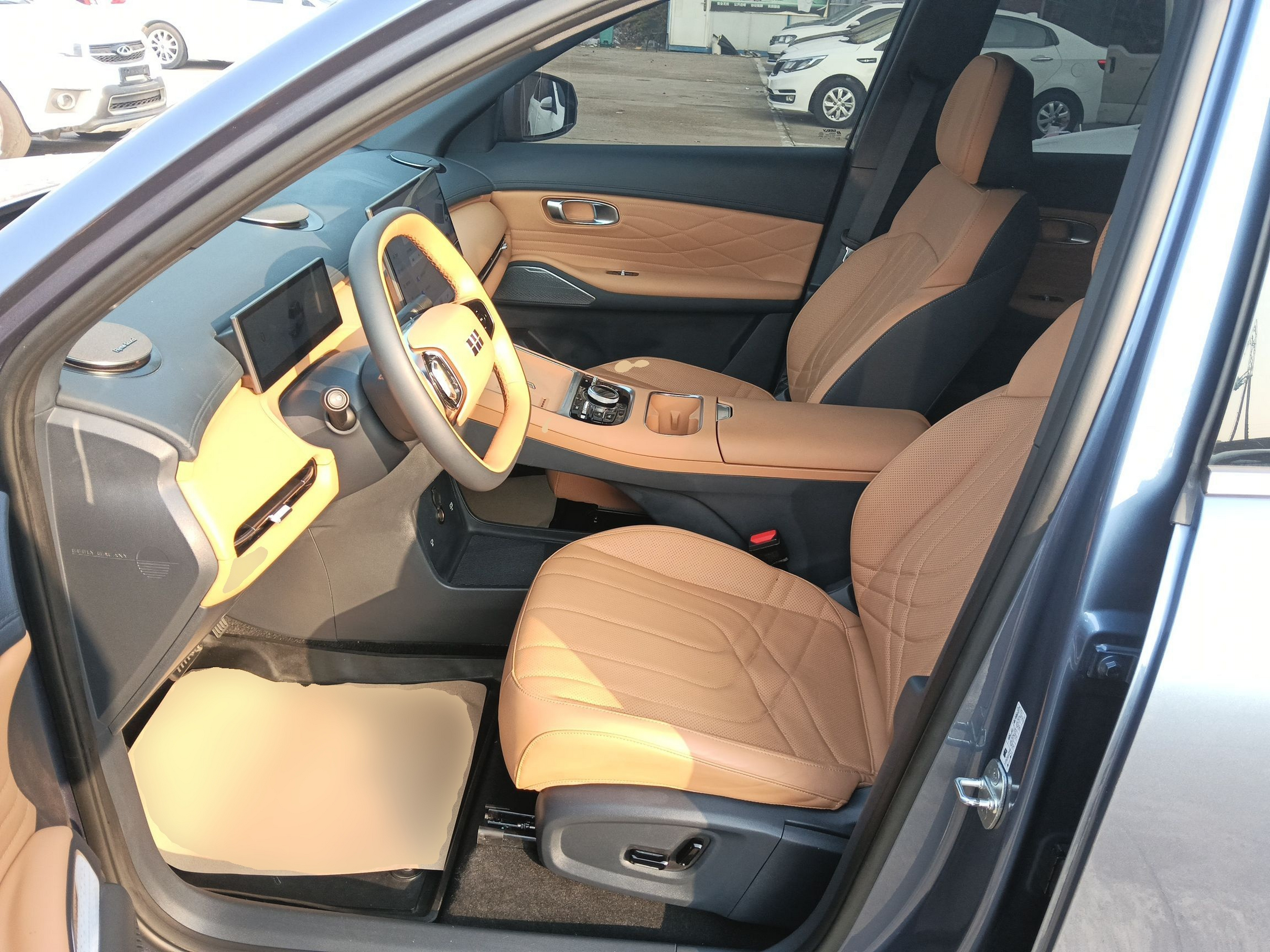 Переднее сиденье в автомобиле