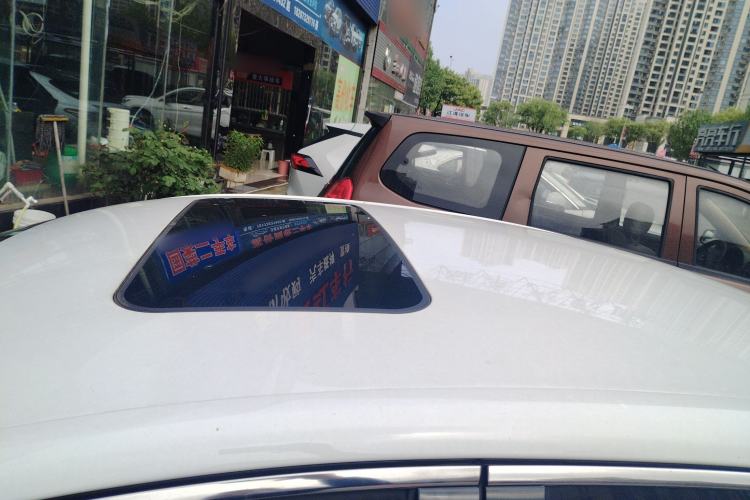 Used Roewe i6 MAX 2020 300TGI Automatic "Swell Cool Smart Drive" Edition Roof