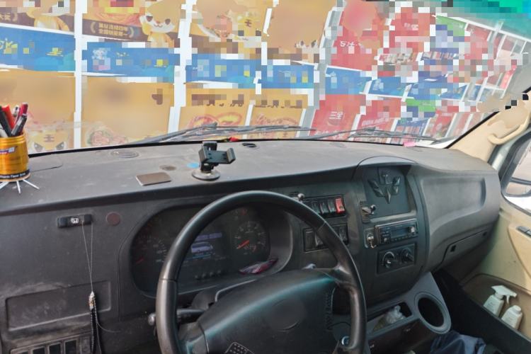 Used Wuling EV80 2022 Closed-Box Cargo Van Center Console