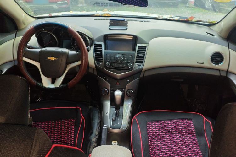 Used Chevrolet Cruze 2015 1.5L Classic SE AT Center Console