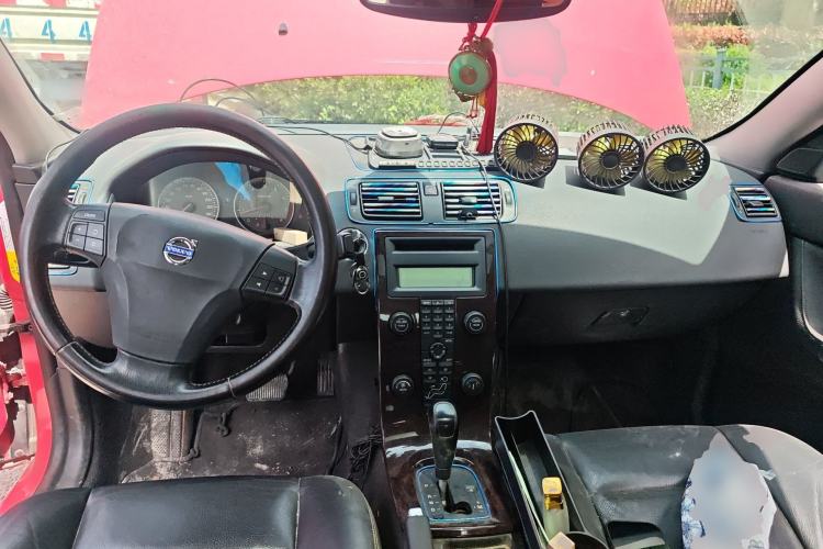 Used Volvo S40 2006 2.4i Center Console