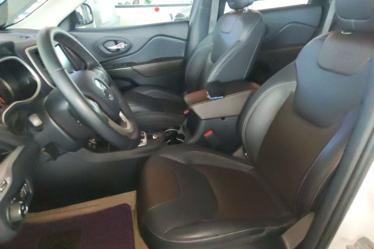 Used Jeep Cherokee 2016 2.4L Leading Smart Version Left Front Seat