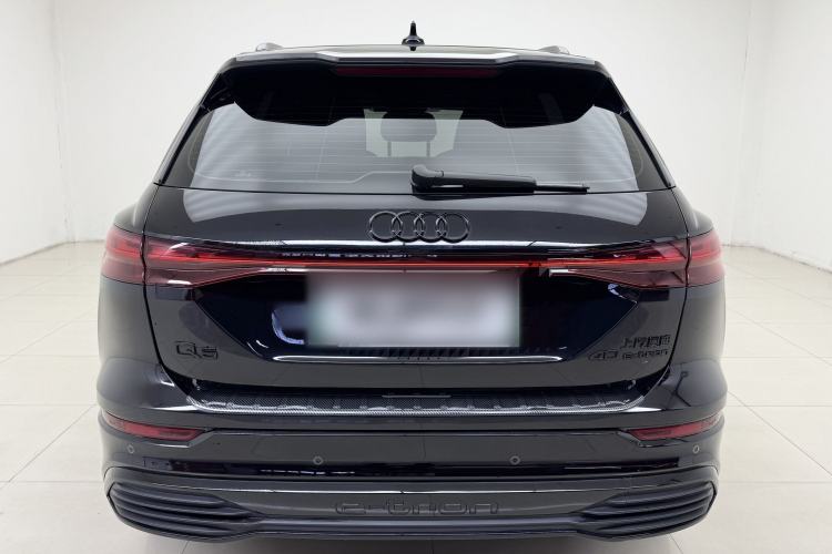 Used Audi Q5 e-tron 2023 40 e-tron Starry Edition Mecha Kit
