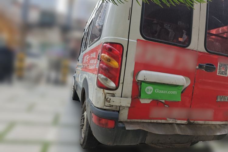 Used Iveco Daily 2017 2.5T A35 Low-Roof 5-7 Seater Passenger Van 47Z5 Rear Left 45 Deg