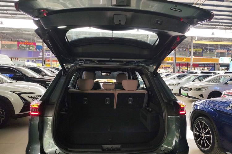 Used Fengyun T8 2025 1.5T 130km Deluxe Version 5 Seats Trunk