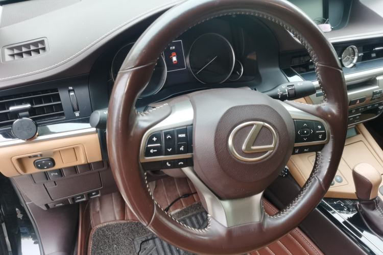 Used Lexus ES 2015 300h Comfort Edition Steering Wheel
