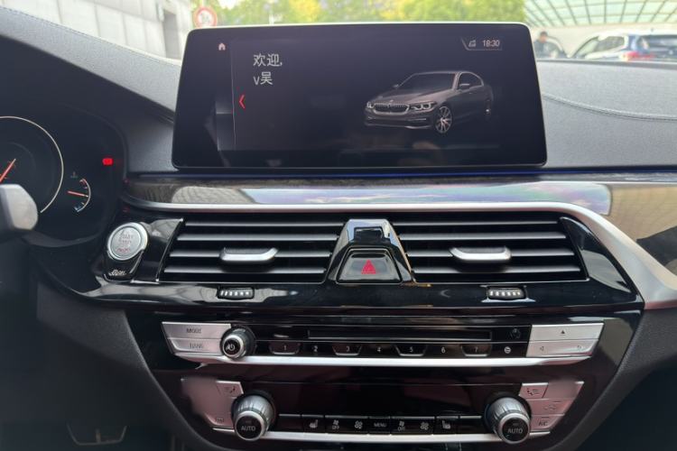 Used BMW 5 Series 2019 Facelifted 530Li Leading Edition M Sport Package
