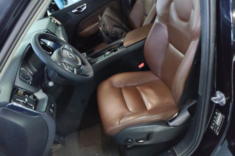 Used Volvo XC60 2019 T5 4x4 Smart & Dynamic Sport Edition China VI Standard