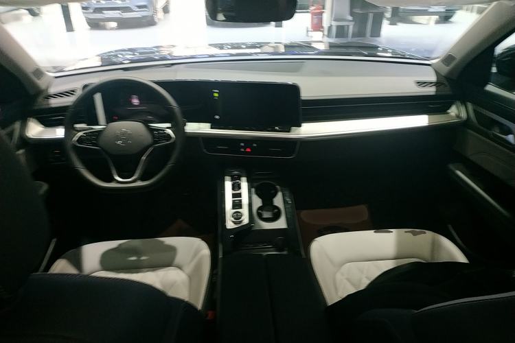 Used Volkswagen Tavendor 2025 Model 380TSI Four-Wheel Drive R-Line Pilgrimage Zhongxiang Edition Center Console