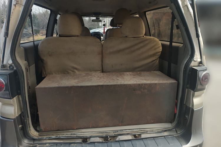 Used FORTHING Lingzhi 2016 M3L 1.6L 7-Seater Comfort Model Trunk