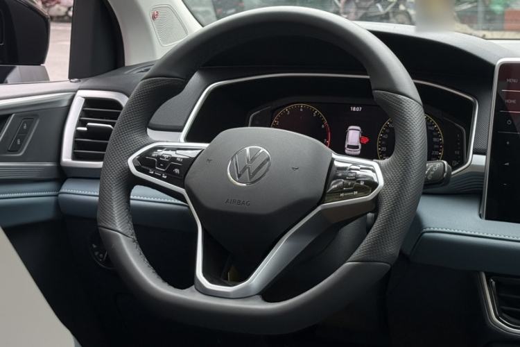 Used Volkswagen Tharu 2023 330TSI Four-Wheel Drive Moon Luxury Edition Interior 11