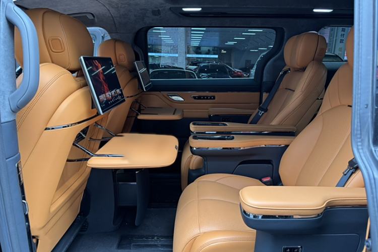 Used Geely Galaxy LEVC L380 2024 140-Degree 6-Seater All-Wheel-Drive Ultra