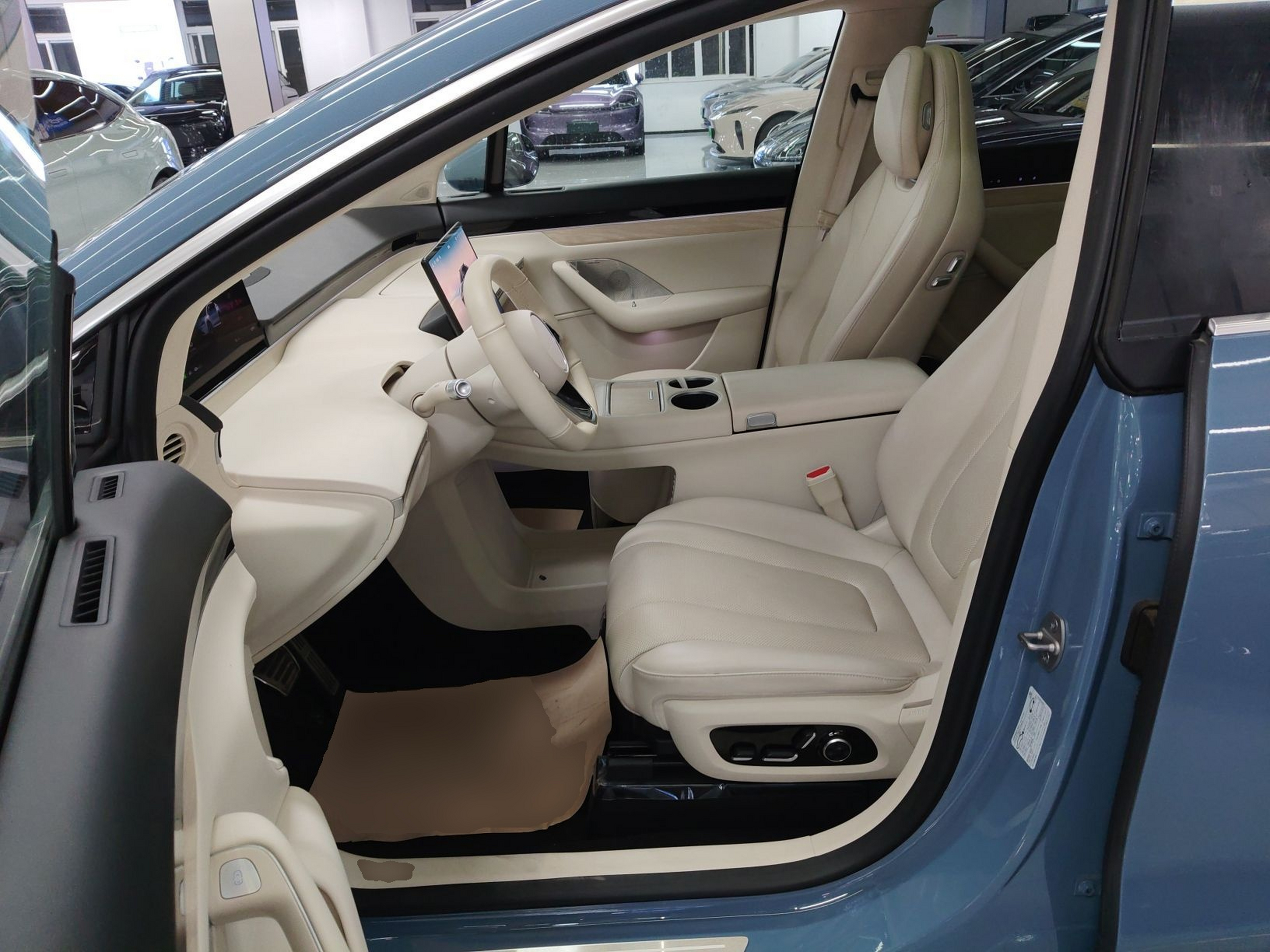 Переднее сиденье в автомобиле