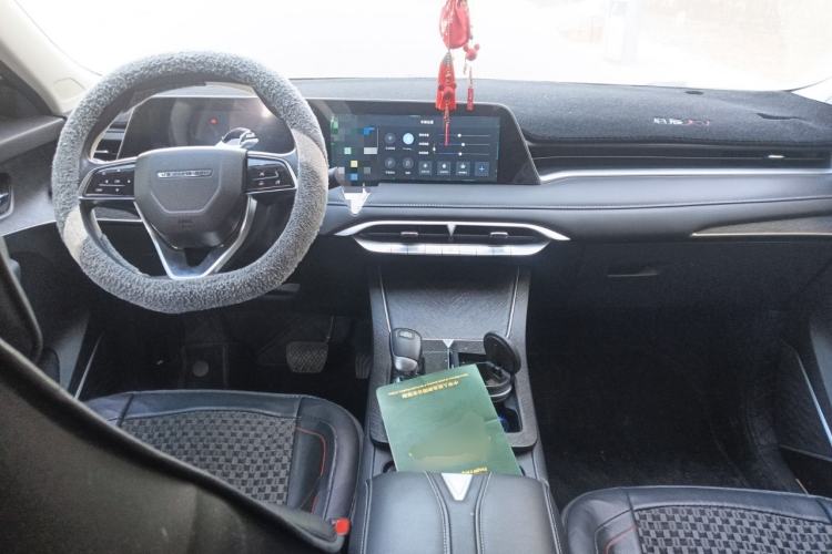 Used Venucia V 2022 260T Black Horse Edition · Idol
