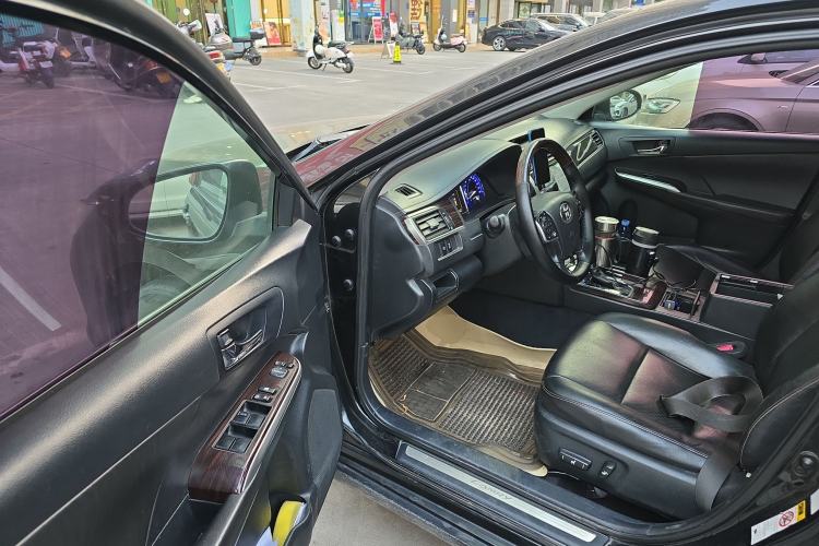 Used Toyota Camry 2016 Dual-Engine 2.5 HG 10th Anniversary Deluxe Navigation Edition Driver Seat