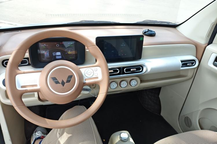 Used Wuling Hongguang MINIEV 2024 3rd Generation 170 km Center Console