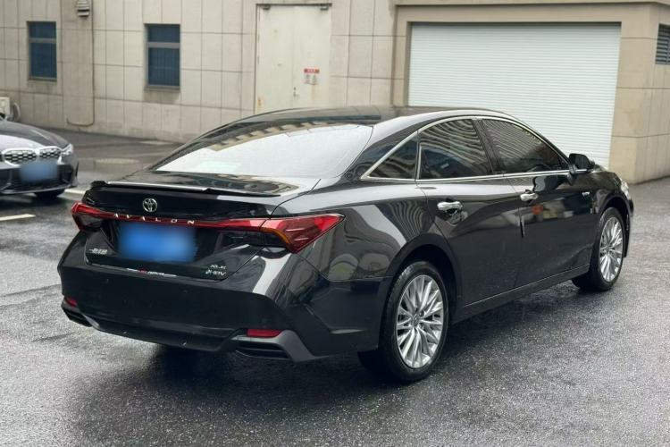 Used Toyota Avalon 2024 Dual-Engine 2.5L XLE Premium Edition Exterior 4