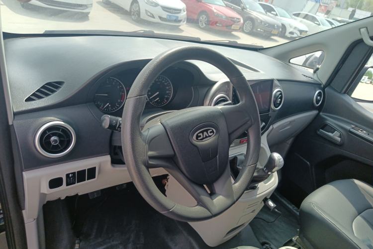 Used JAC Refine M3 2019 Creator Edition 1.8L Luxury Model Center Console